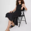 Vestido midi ajustado sin mangas de Paula Echevarría