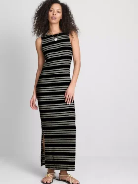 Vestido midi ajustado sin mangas de Paula Echevarría