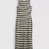 Vestido midi ajustado sin mangas de Paula Echevarría
