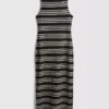 Vestido midi ajustado sin mangas de Paula Echevarría