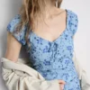 Vestido midi arrugado con escote corazón