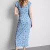 Vestido midi arrugado con escote corazón