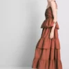 Vestido midi con volantes en capas