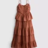 Vestido midi con volantes en capas