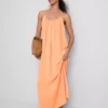 Vestido midi de tirantes