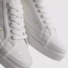 Zapatillas con margaritas bordadas