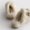 Zapatillas de casa tipo mule con tiras cruzadas de piel sintética