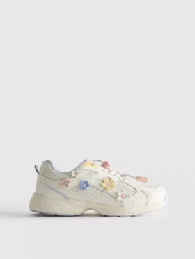 Zapatillas de suela gruesa con detalles florales