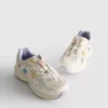 Zapatillas de suela gruesa con detalles florales