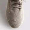 Zapatillas sin cordones con detalles de diamantes