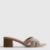 Zapatillas tipo mules con tacón grueso y tiras cruzadas decoradas