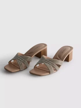 Zapatillas tipo mules con tacón grueso y tiras cruzadas decoradas