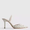 Zapatos de salón de punta con lunares
