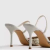 Zapatos de salón de punta con lunares