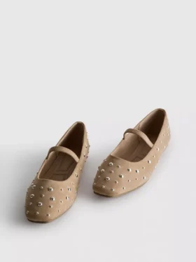 Zapatos Mary Jane con tachuelas