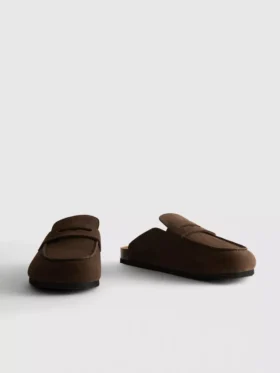 Zuecos tipo mocasín