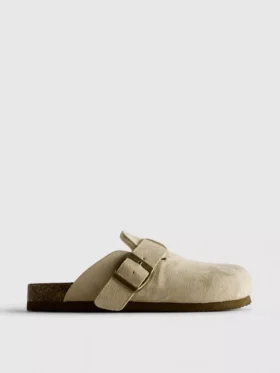 Zuecos tipo mule con hebilla