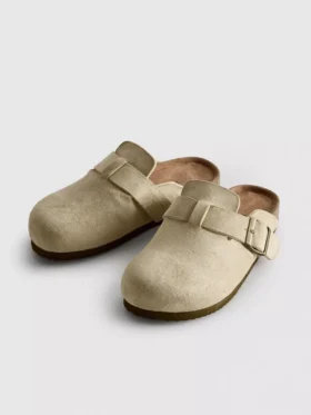 Zuecos tipo mule con hebilla
