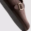 Zuecos tipo mule con hebilla